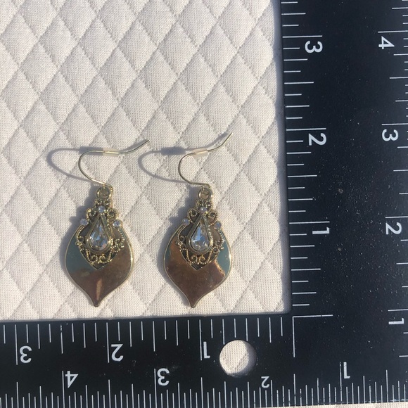 Beautiful vintage feel fun lightweight earrings ✨ - Picture 5 of 10